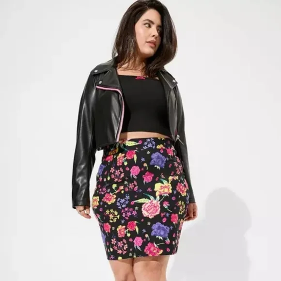 Betsey Johnson X Torrid Collab Faux Leather Crop Moto Jacket - Picture 8 of 11